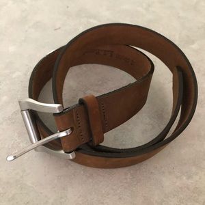 LL Bean Men’s brown leather belt w/ silver buckle